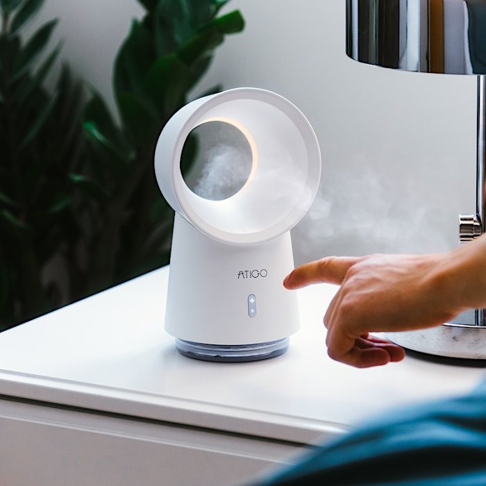 Night light with humidifier