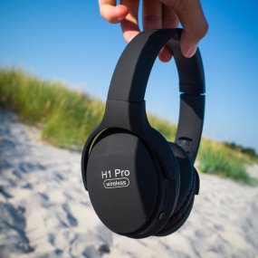 Headphones with noise reduction