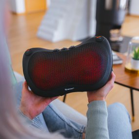 Massage pillow with heat