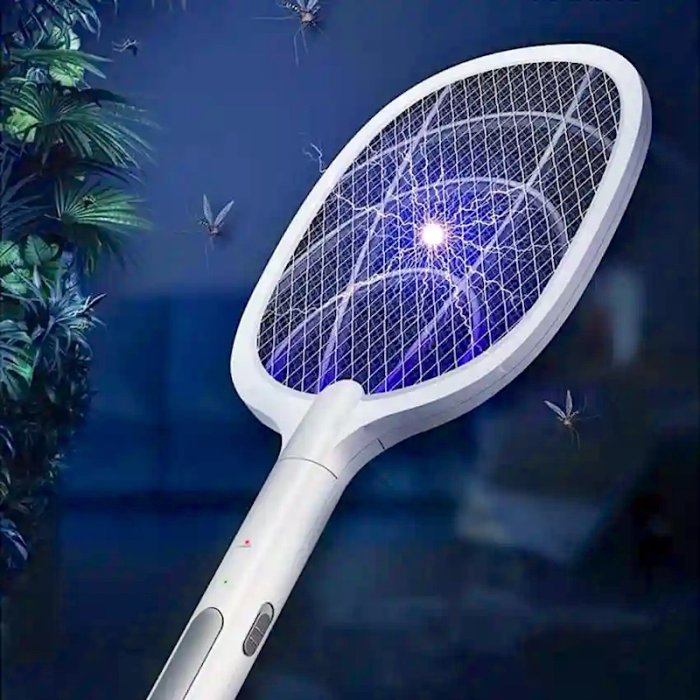 Mosquito trap with built-in battery