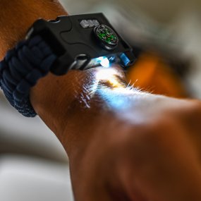 Survival bracelet