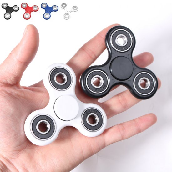 fidget spinner hand