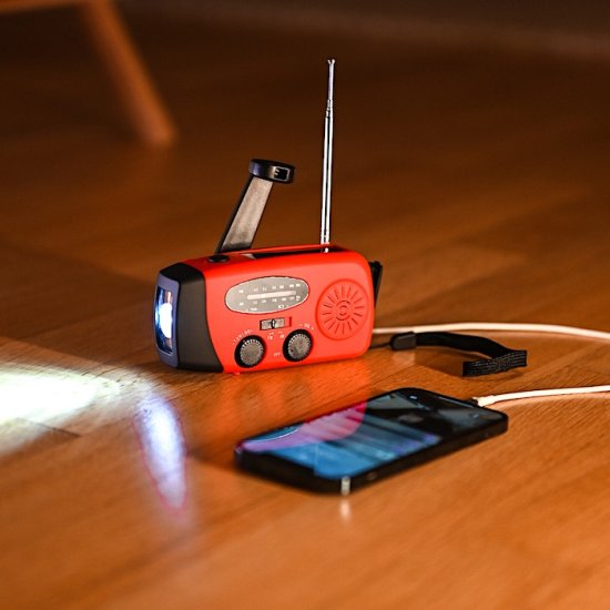 Radio with solar cells and flashlight - Click Image to Close