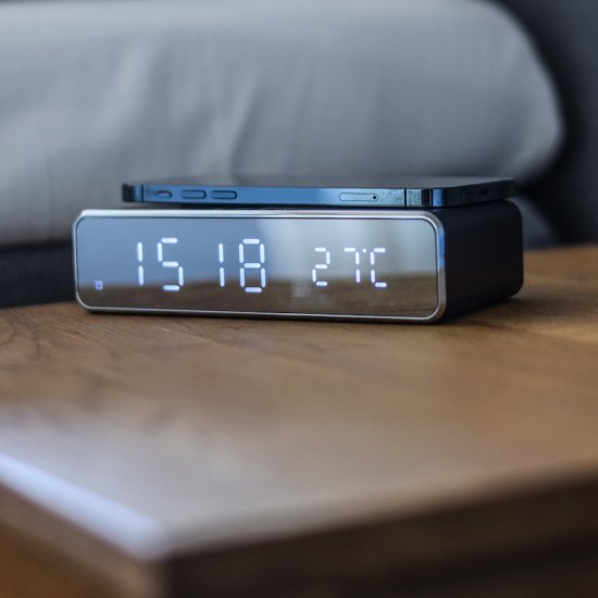 Digital alarm clock with Qi charger - Click Image to Close