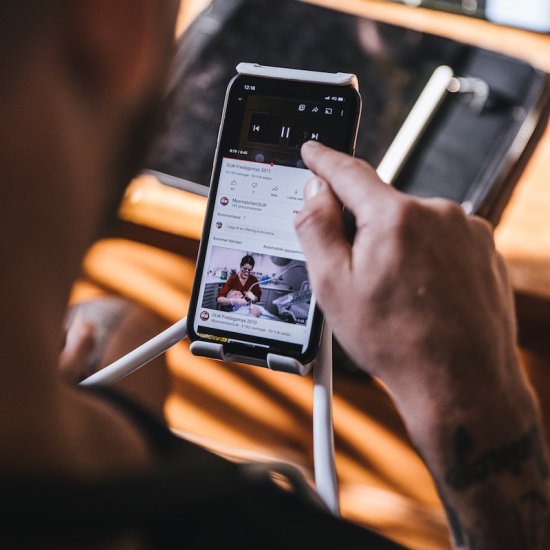 Mobile holder for the neck - hands-free - Click Image to Close