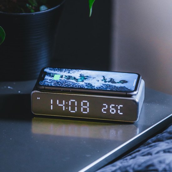 Digital alarm clock with Qi charger - Click Image to Close