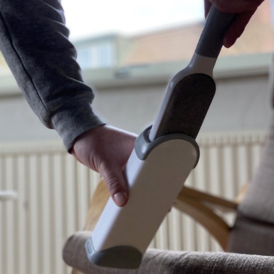 Dust and hair removal brush with cleaning stand - Click Image to Close