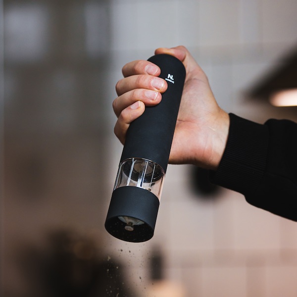 Electric spice grinder