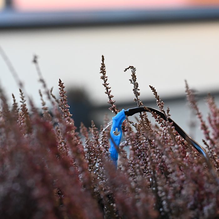 Automatic flower waterer