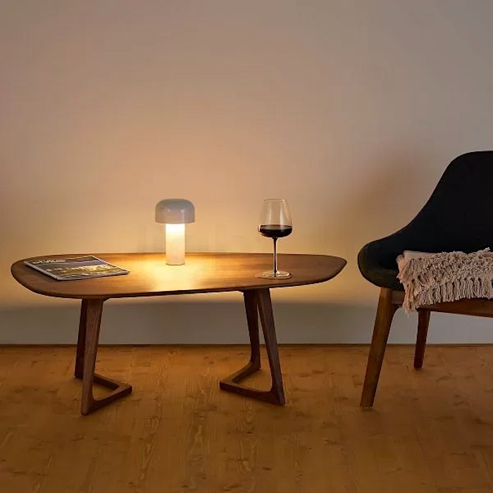 Wireless table lamp with dimmer
