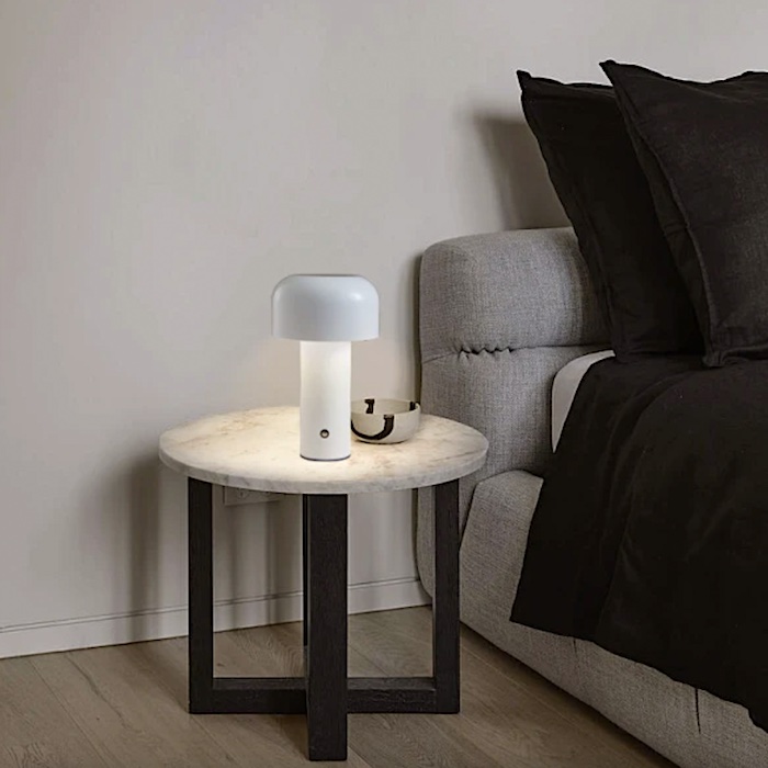 Wireless table lamp with dimmer