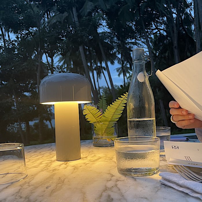 Wireless table lamp with dimmer