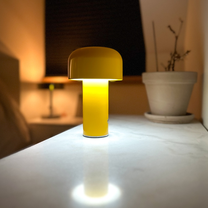 Wireless table lamp with dimmer