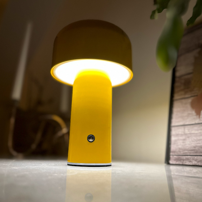 Wireless table lamp with dimmer