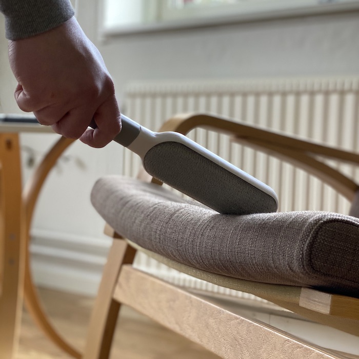 Dust and hair removal brush with cleaning stand