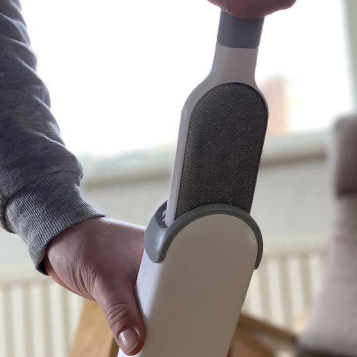 Dust and hair removal brush with cleaning stand