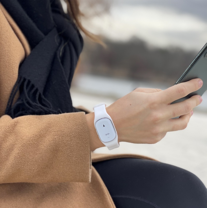 Mosquito bracelet with ultrasound