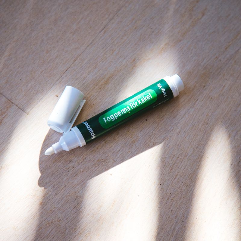 Grout pen for tiles