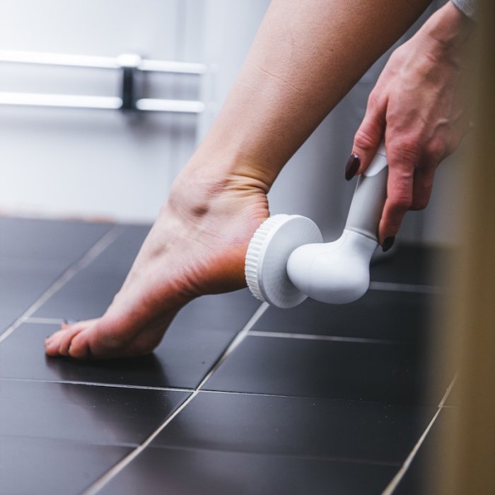 Electric foot peeler