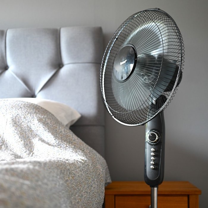 Silent floor fan