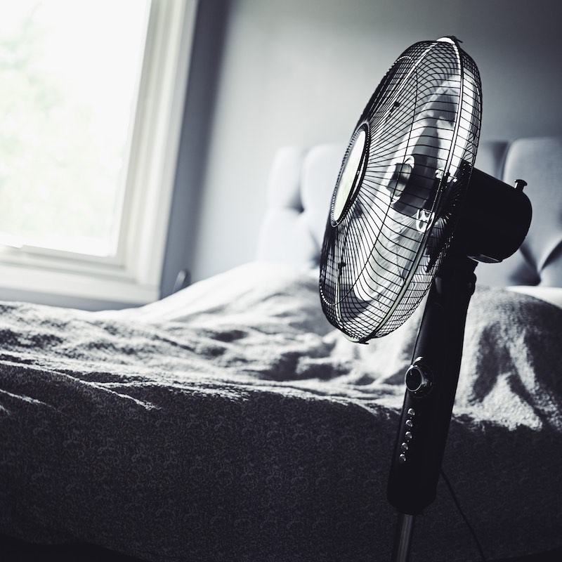 Silent floor fan