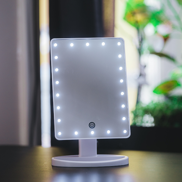 Make-up mirror with LED-lights