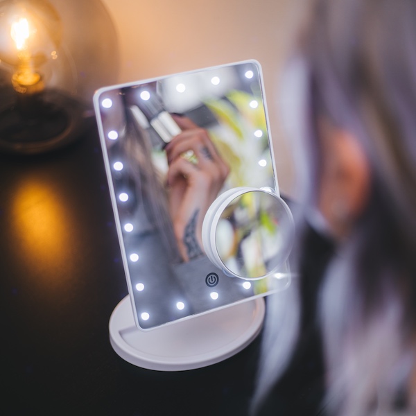 Make-up mirror with LED-lights