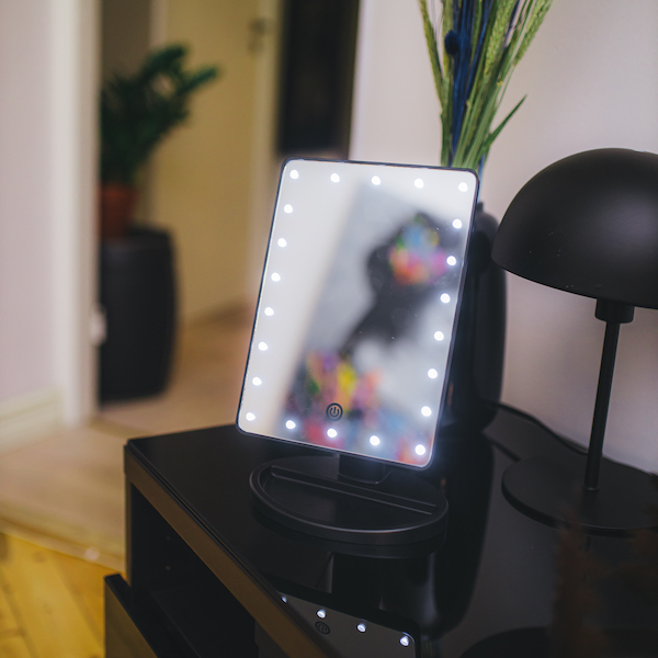 Make-up mirror with LED-lights