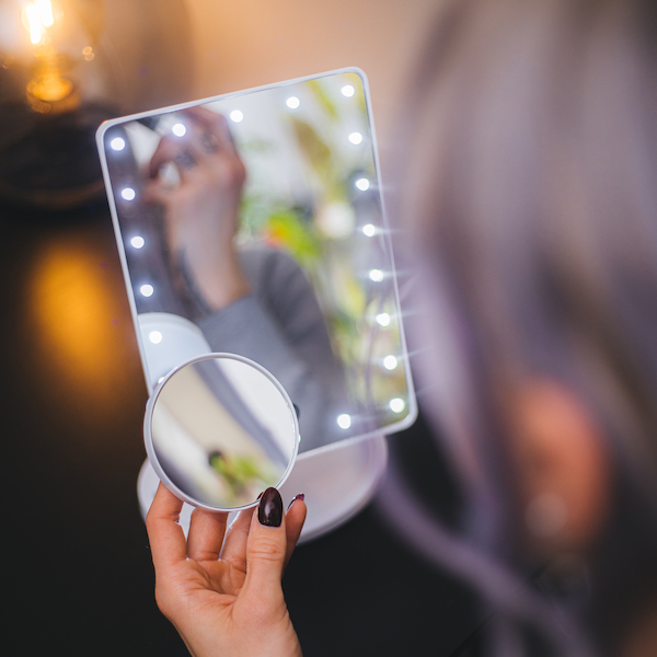 Make-up mirror with LED-lights