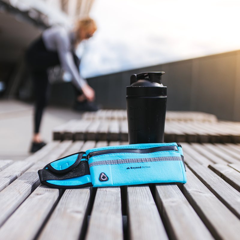 Waist belt for running with reflex