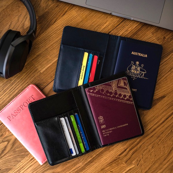 Passport holder in leather - Click Image to Close