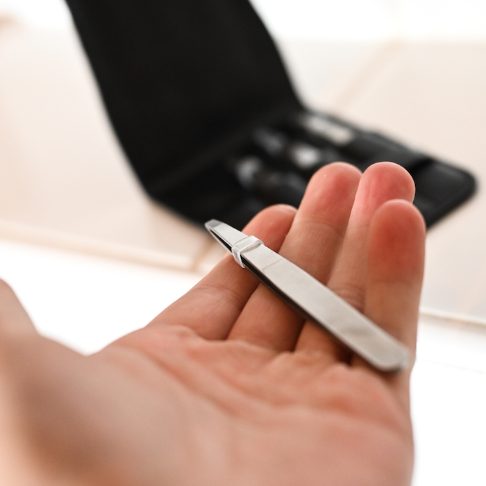 Tweezers for body and face