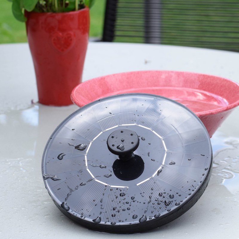 Fountain with solar cells