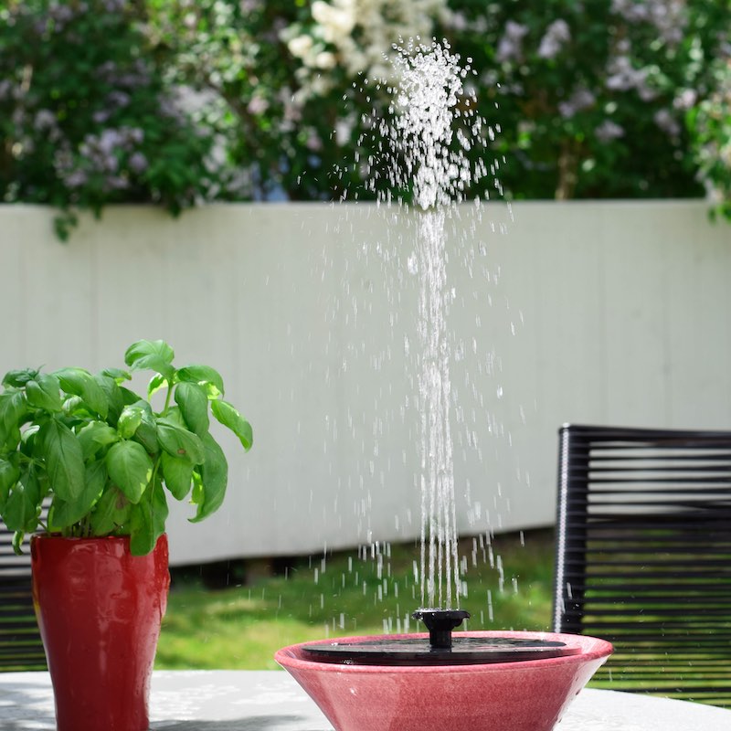 Fountain with solar cells