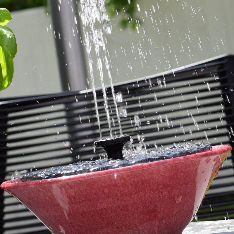 Fountain with solar cells