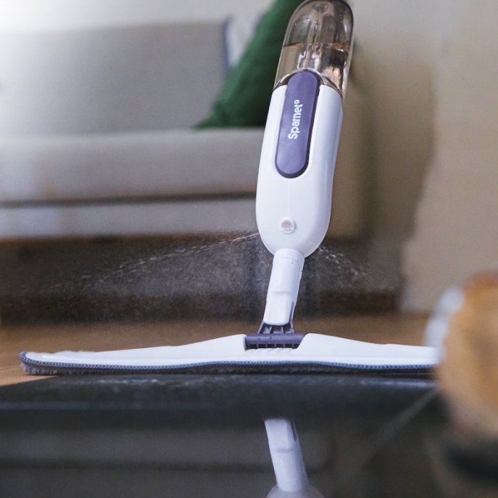 Microfibre spray mop