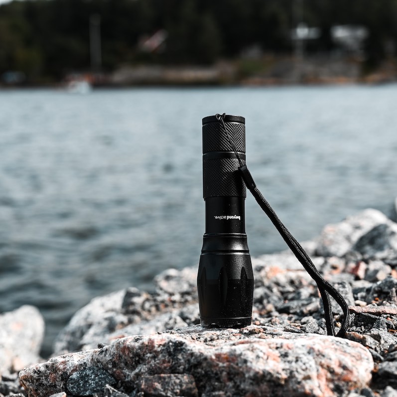 Tactical flashlight