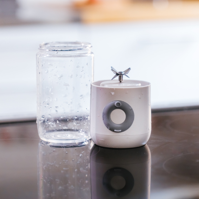 Wireless mixer with battery