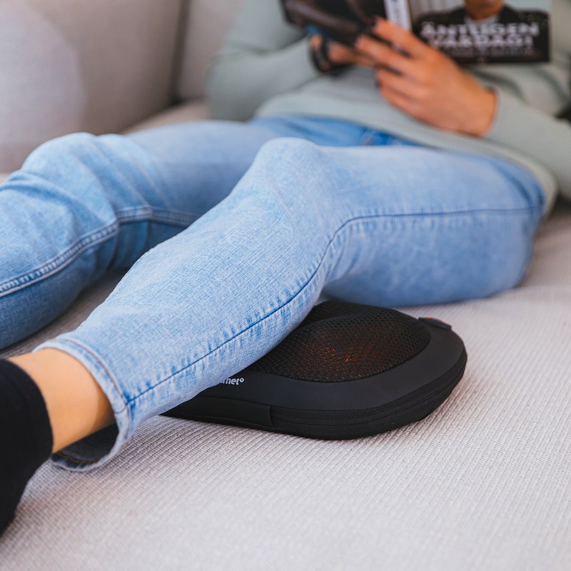 Wireless massage pillow with heat