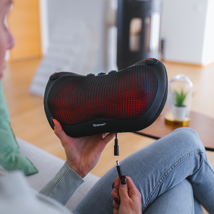 Wireless massage pillow with heat